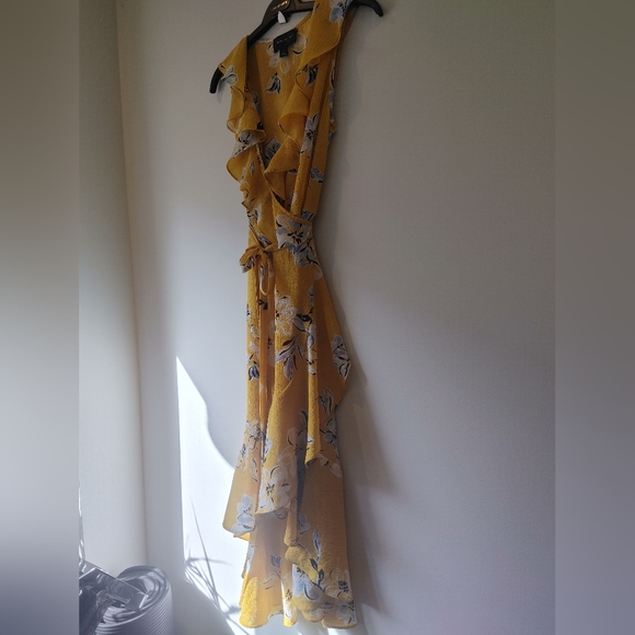 Donna Morgan Yellow Floral Wrap Dress Size 6 - Picture 5 of 11